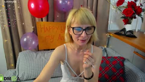 Snapshot of elzaglower chatting on 03.03.25 Elza online show from 03.03.25