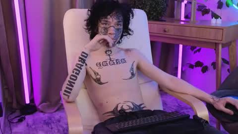 Snapshot of em0_b0y chatting on 02.01.26 em0_b0y online show from 02.01.26