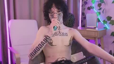 Snapshot of em0_b0y chatting on 02.12.26 em0_b0y online show from 02.12.26