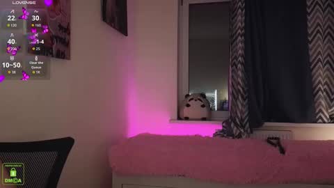 Snapshot of em1l1a chatting on 10.13.25 Em1l1a online show from 10.13.25