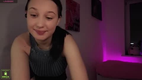 Snapshot of em1l1a chatting on 10.17.25 Em1l1a online show from 10.17.25