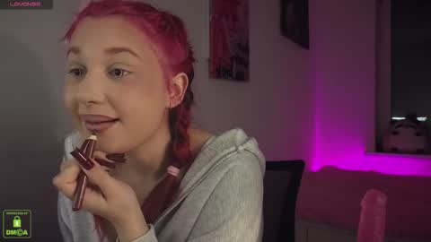 Snapshot of em1l1a chatting on 10.26.25 Em1l1a online show from 10.26.25