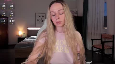 Snapshot of em_emilie chatting on 10.19.25 Emilie online show from 10.19.25