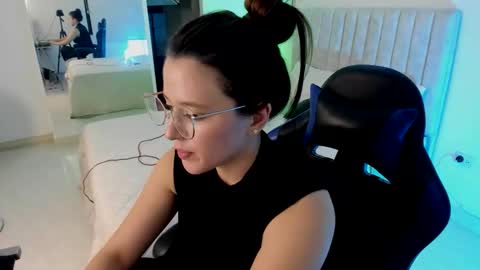 Estefany Martinez Acua INSTAGRAM ema 04oficial online show from 04.11.26