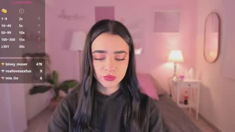 Snapshot of ema_soul chatting on 10.04.25 emma soul online show from 10.04.25