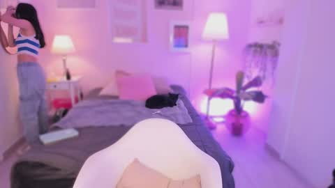 Snapshot of ema_soul chatting on 10.28.25 emma soul online show from 10.28.25