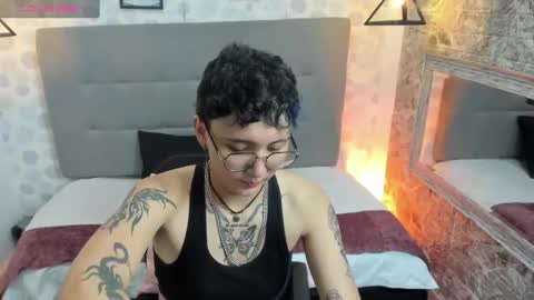 emahills__axelrose online show from 10.04.25