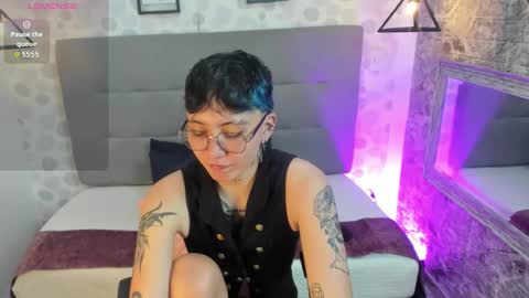 emahills__axelrose online show from 10.18.25