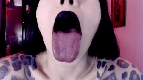 Snapshot of emearld_black chatting on 06.04.26 Emerald Black online show from 06.04.26