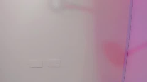 Snapshot of emeli_roushot chatting on 12.10.24 Emeli online show from 12.10.24