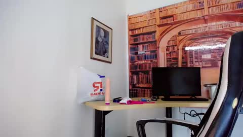 Snapshot of emeli_roushot chatting on 01.15.25 Emeli online show from 01.15.25