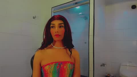 Snapshot of emeli_roushot chatting on 01.18.25 Emeli online show from 01.18.25