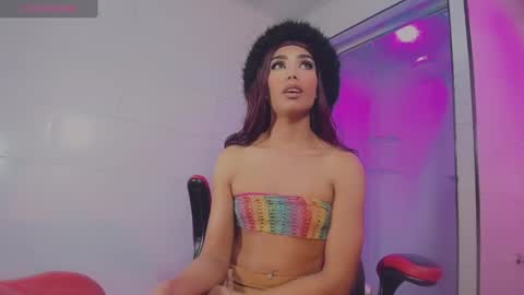 Snapshot of emeli_roushot chatting on 02.04.25 Emeli online show from 02.04.25