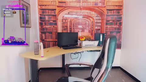 Snapshot of emeli_roushot chatting on 02.06.25 Emeli online show from 02.06.25