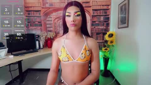 Snapshot of emeli_roushot chatting on 09.14.25 Emeli online show from 09.14.25