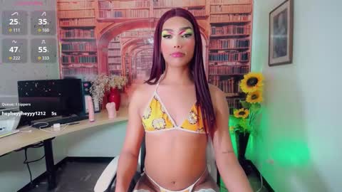 Snapshot of emeli_roushot chatting on 09.15.25 Emeli online show from 09.15.25