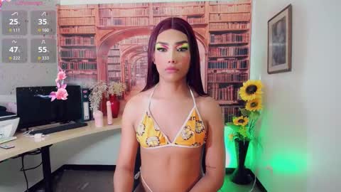 Snapshot of emeli_roushot chatting on 09.16.25 Emeli online show from 09.16.25