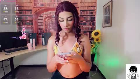 Snapshot of emeli_roushot chatting on 09.25.25 Emeli online show from 09.25.25