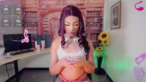 Snapshot of emeli_roushot chatting on 09.27.25 Emeli online show from 09.27.25