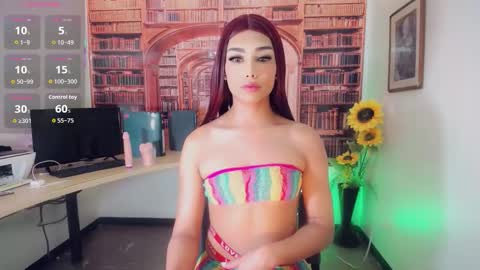 Snapshot of emeli_roushot chatting on 10.01.25 Emeli online show from 10.01.25