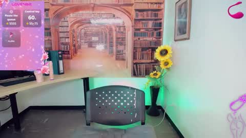 Snapshot of emeli_roushot chatting on 10.17.25 Emeli online show from 10.17.25