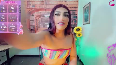 Snapshot of emeli_roushot chatting on 10.22.25 Emeli online show from 10.22.25