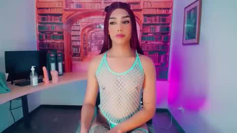 Snapshot of emeli_roushot chatting on 02.18.26 Emeli online show from 02.18.26