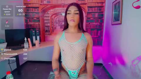 Snapshot of emeli_roushot chatting on 02.25.26 Emeli online show from 02.25.26