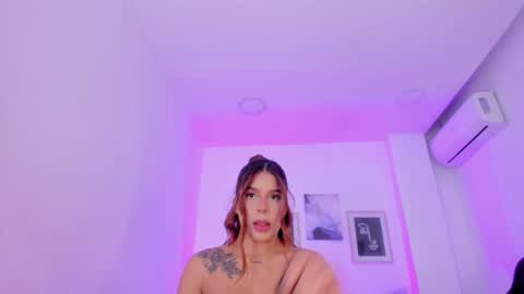 Snapshot of emelie_89 chatting on 01.09.25 emelie_89 online show from 01.09.25