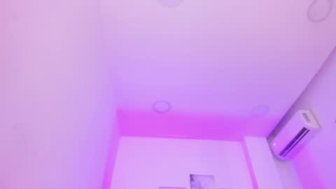 Snapshot of emelie_89 chatting on 01.12.25 emelie_89 online show from 01.12.25