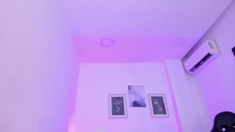 Snapshot of emelie_89 chatting on 01.24.25 emelie_89 online show from 01.24.25