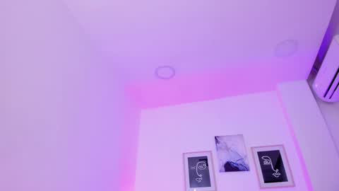 Snapshot of emelie_89 chatting on 01.27.25 emelie_89 online show from 01.27.25