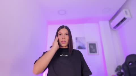 Snapshot of emelie_89 chatting on 02.03.25 emelie_89 online show from 02.03.25