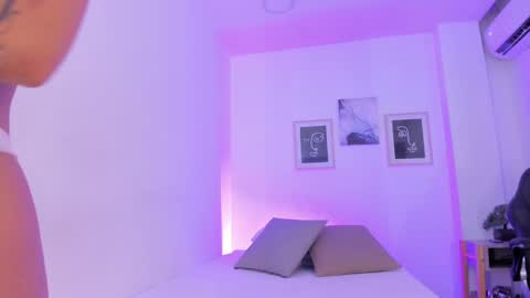 Snapshot of emelie_89 chatting on 02.08.25 emelie_89 online show from 02.08.25