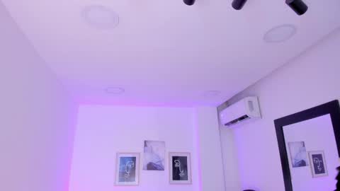 Snapshot of emelie_89 chatting on 02.25.25 emelie_89 online show from 02.25.25