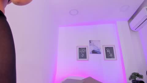 Snapshot of emelie_89 chatting on 02.26.25 emelie_89 online show from 02.26.25