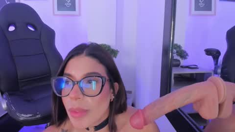 Snapshot of emelie_89 chatting on 03.03.25 emelie_89 online show from 03.03.25