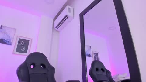 Snapshot of emelie_89 chatting on 03.05.25 emelie_89 online show from 03.05.25