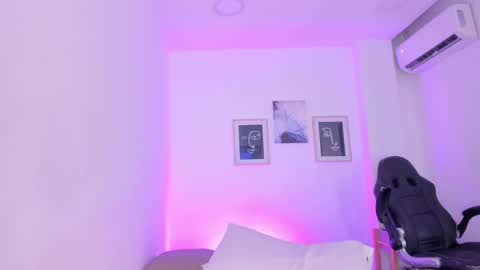 Snapshot of emelie_89 chatting on 03.07.25 emelie_89 online show from 03.07.25