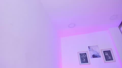 Snapshot of emelie_89 chatting on 03.08.25 emelie_89 online show from 03.08.25