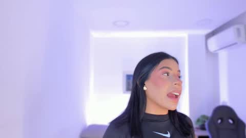 Snapshot of emelie_89 chatting on 09.10.25 emelie_89 online show from 09.10.25