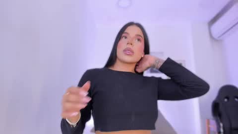 Snapshot of emelie_89 chatting on 09.25.25 emelie_89 online show from 09.25.25