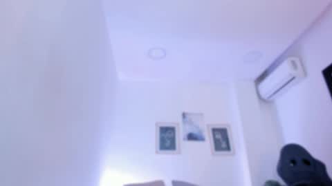 Snapshot of emelie_89 chatting on 10.21.25 emelie_89 online show from 10.21.25