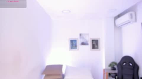 Snapshot of emelie_89 chatting on 10.31.25 emelie_89 online show from 10.31.25