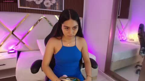 Snapshot of emelie_ch_ chatting on 05.08.26 Emily online show from 05.08.26
