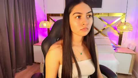 Snapshot of emelie_ch_ chatting on 05.21.26 Emily online show from 05.21.26