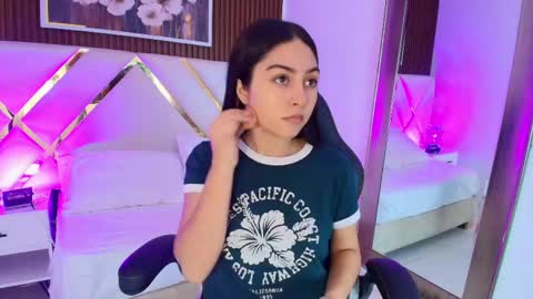 Snapshot of emelie_ch_ chatting on 05.31.26 Emily online show from 05.31.26