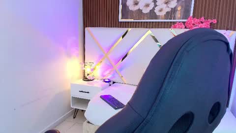 Snapshot of emelie_ch_ chatting on 06.21.26 Emily online show from 06.21.26