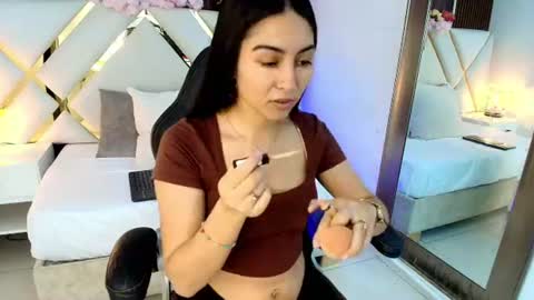 Snapshot of emelie_ch_ chatting on 08.04.26 Emily online show from 08.04.26