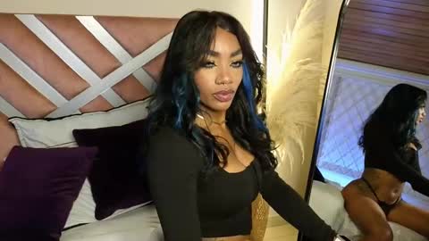 anyelii  online show from 02.18.25